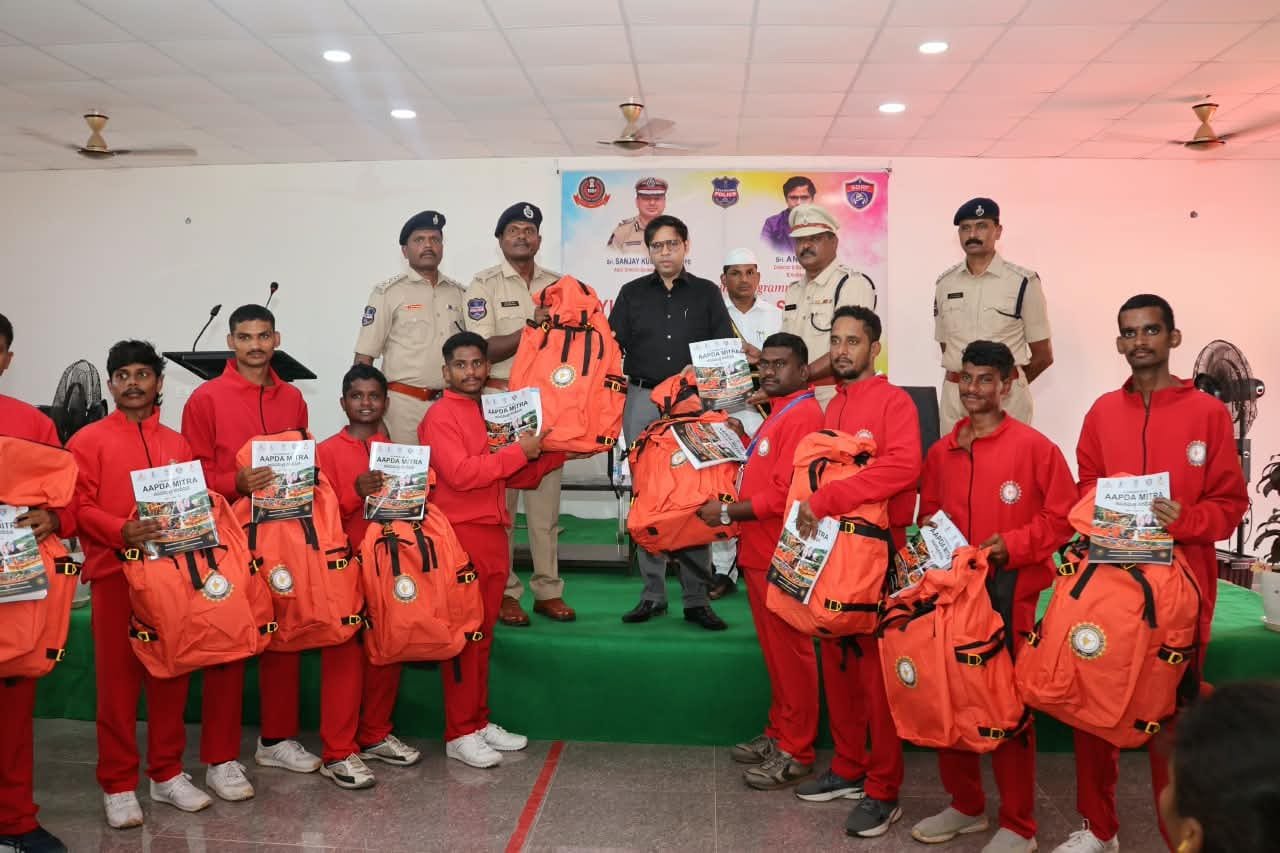 విపత్తుల వేళ తక్షణ స్పందనకు యువ ఆపదమిత్రలు సిద్ధంగా ఉండాలి: కలెక్టర్ అంకిత్