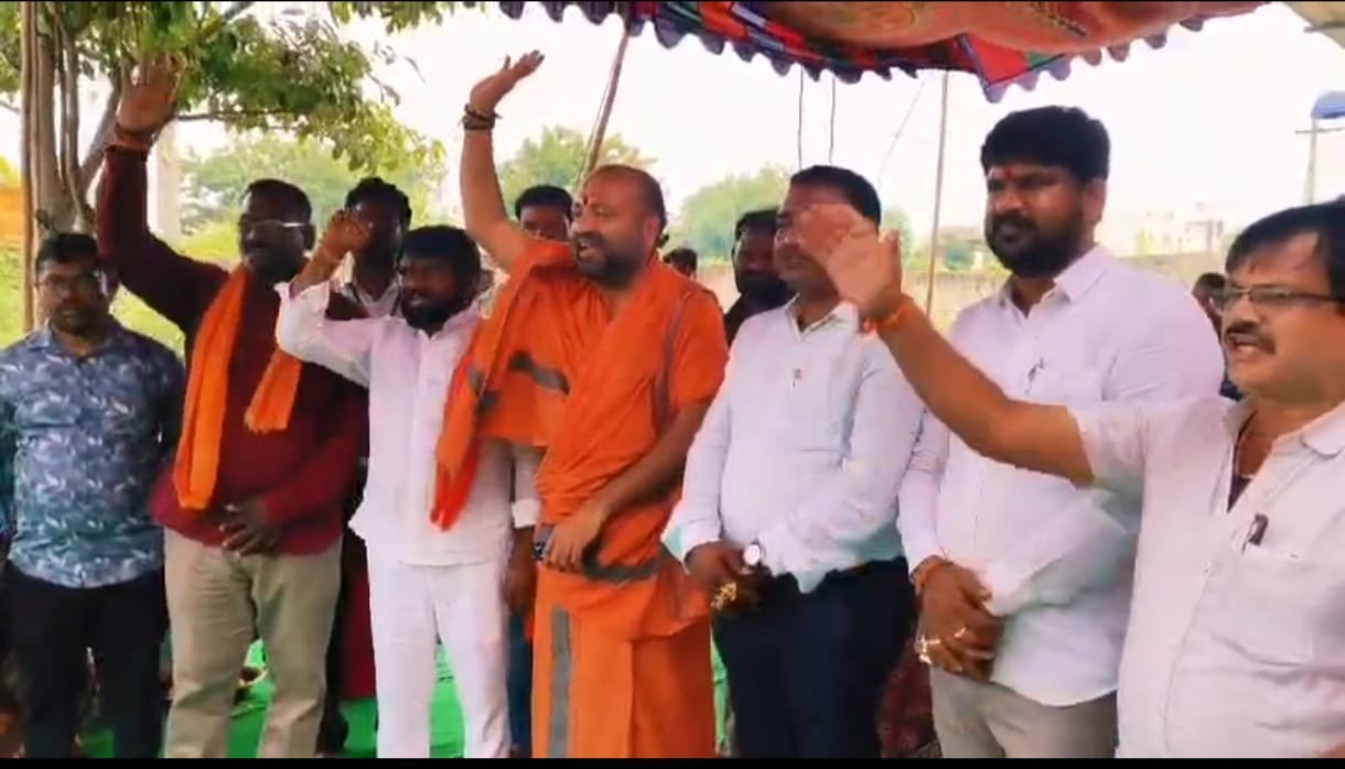 మంచిర్యాలలో భక్తి పారవశ్యంలో అంజనీ పుత్ర రియల్ ఎస్టేట్ - Additional Image